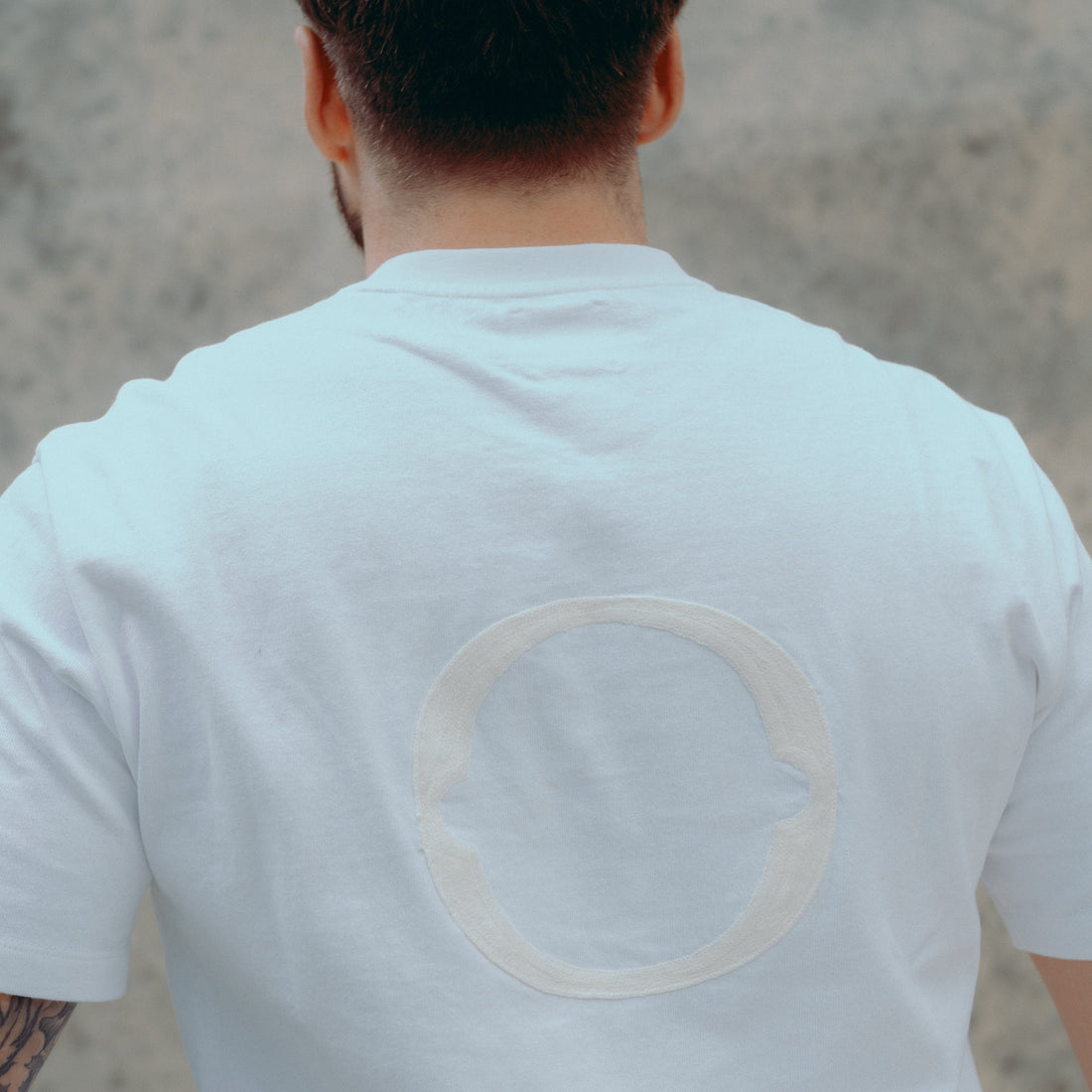 SIGNATURE WHITE T