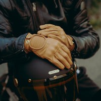 CRAFTED HANDS GLOVES SAND at HEDON