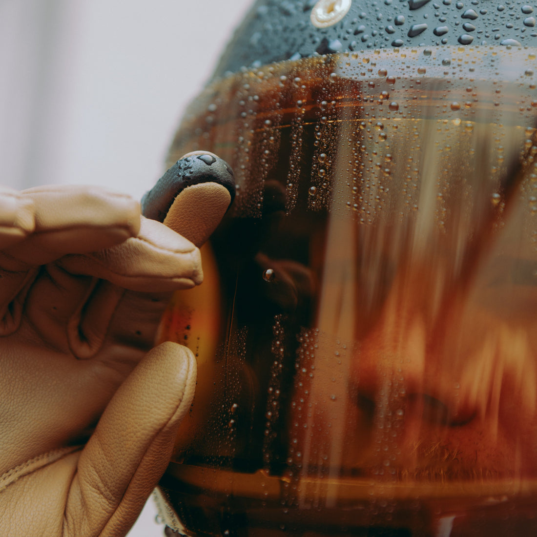 CRAFTED HANDS GLOVES SAND at HEDON