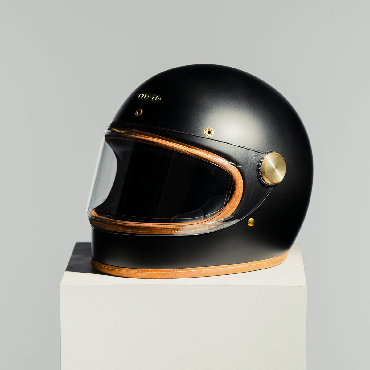 Heroine Racer Stable Black 2.0 Carbon Full Face Helmet - Hedon