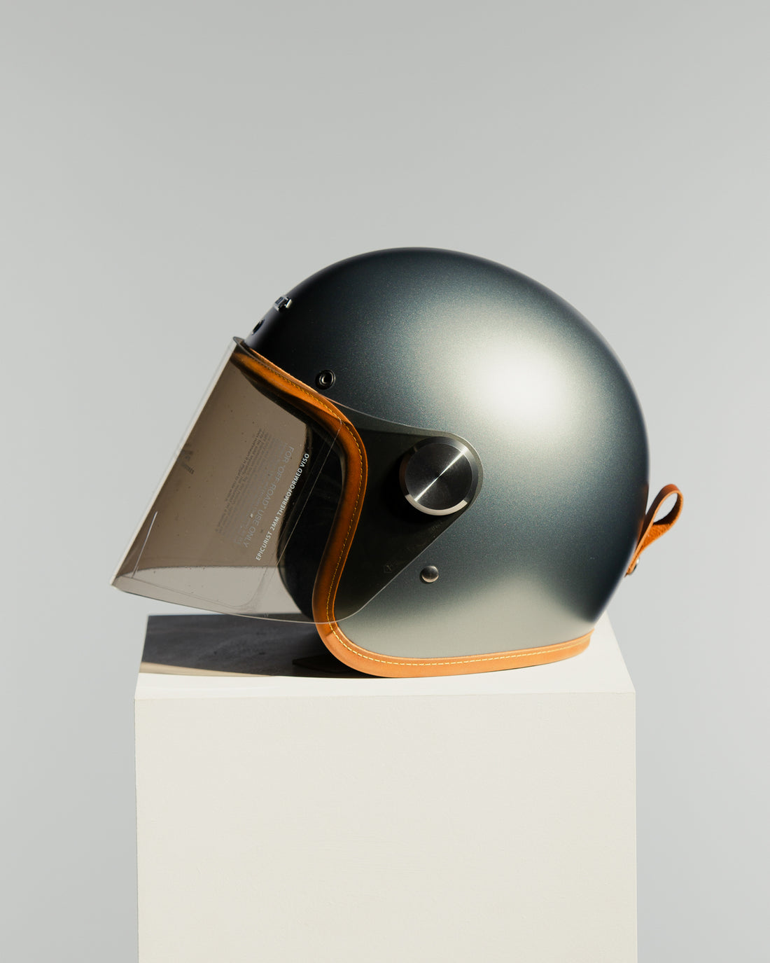 Epicurist Ash XL DOT + Desert Smoke Visor - Sample Sale 1016