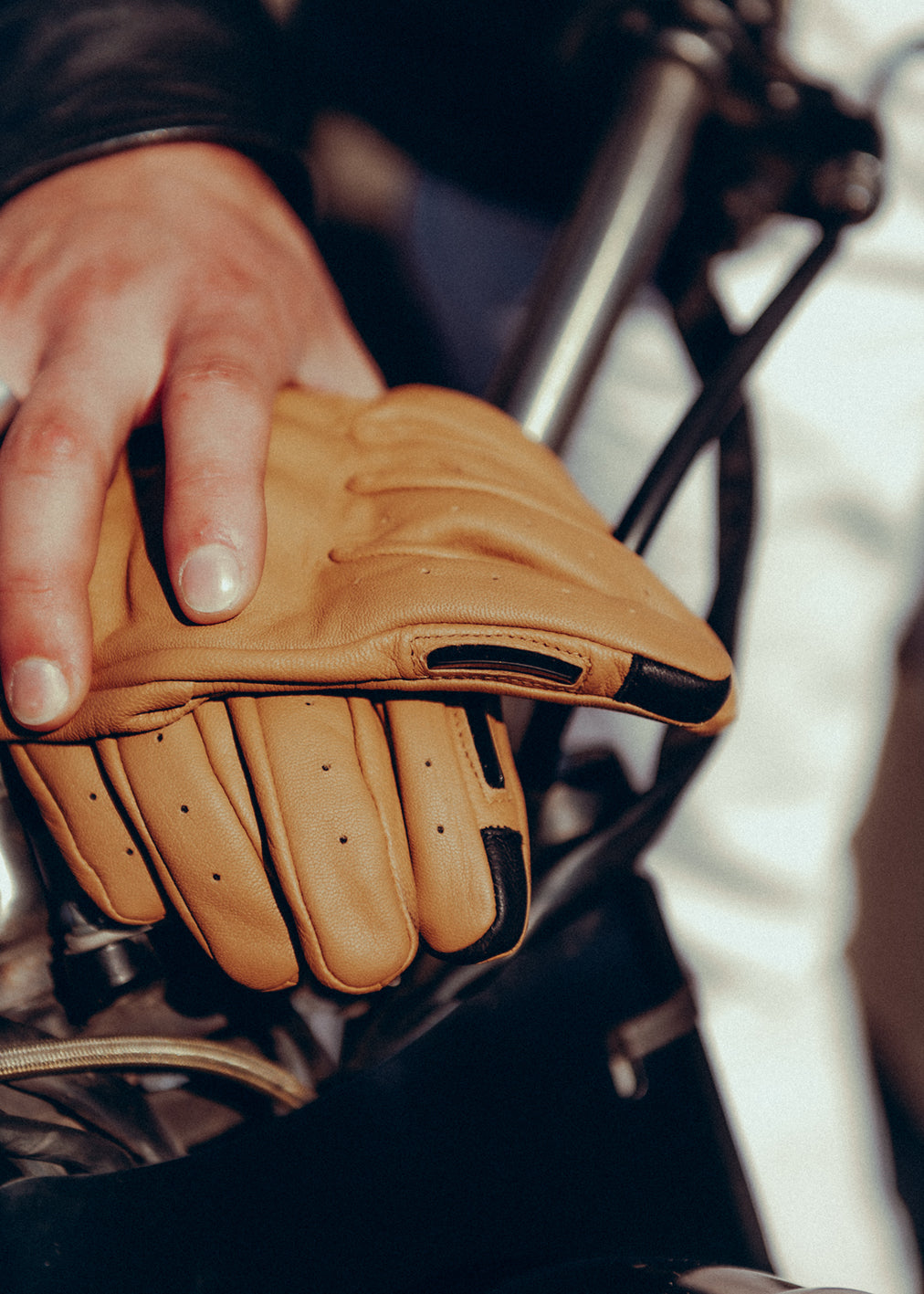 CRAFTED HANDS GLOVES SAND | Gloves