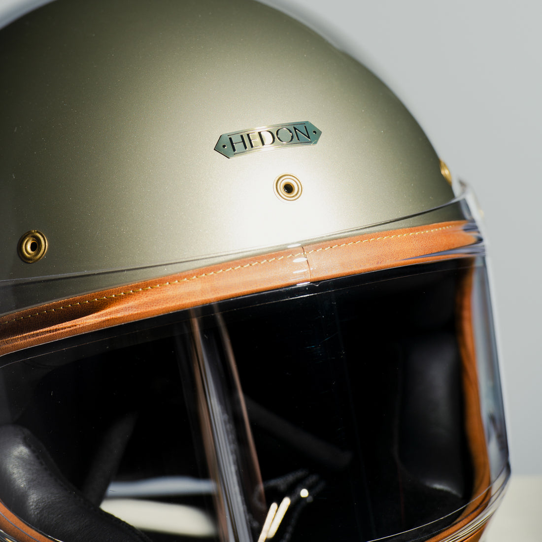 gentleman motorcycle helmet Heroine Racer Gentleman 2.0 Carbon Full Face Helmet