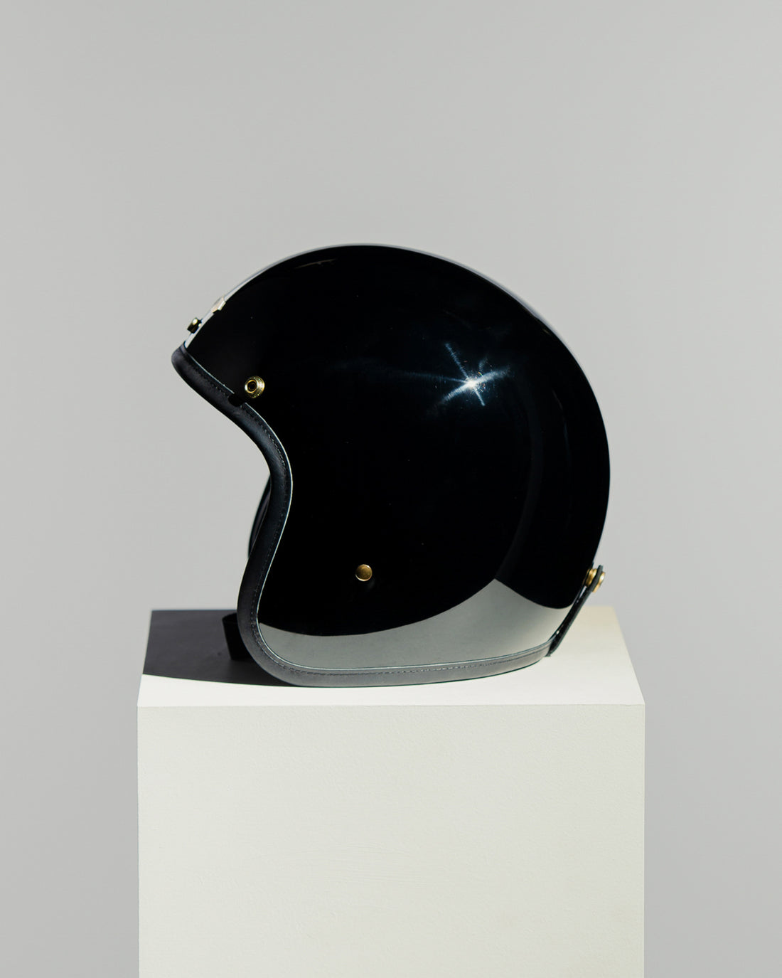 custom black motorcycle helmet Freego AeroFlow Full-Face The Hedonist Signature Black is a stylish and sophisticated helmet Flaming Skull Motorcycle Helmet Custom